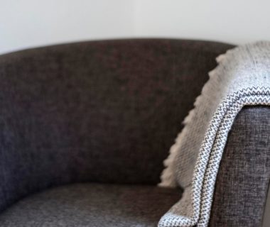 Plaid en cachemire : un écrin de douceur et de luxe pour votre intérieur